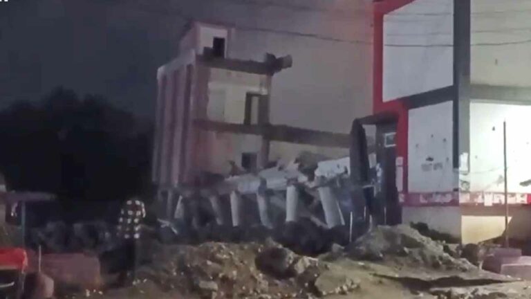 Warangal Bus Stand: వరంగల్ పాత బస్ స్టాండ్ కూల్చివేత..