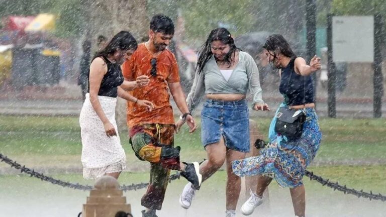 Weather: నేడు బంగాళాఖాతంలో అల్పపీడనం.. 5 రోజుల పాటు తెలుగు రాష్ట్రాల్లో వర్షాలు!