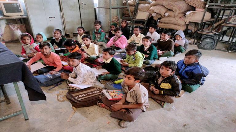 West Bengal: యూనిఫాం ధరించలేదని విద్యార్థిని చితకబాదిన హెడ్ మాస్టర్.. పరిస్థితి విషమం