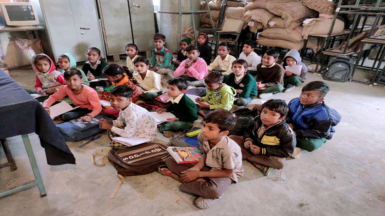 West Bengal: యూనిఫాం ధరించలేదని విద్యార్థిని చితకబాదిన హెడ్ మాస్టర్.. పరిస్థితి విషమం