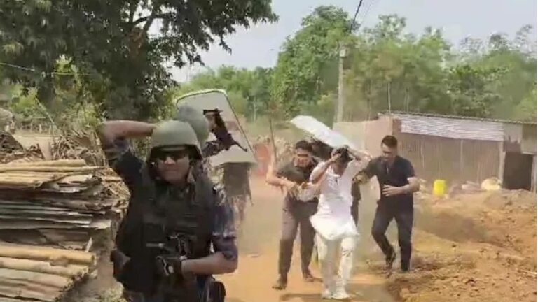 West Bengal: బీజేపీ ఎంపీ అభ్యర్థిపై రాళ్లదాడి.. పరుగులు తీసిన భద్రతా సిబ్బంది, మీడియా..