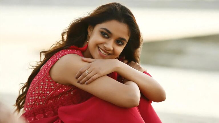 Keerthi Suresh : బాలీవుడ్ లో బంఫర్ ఆఫర్ పట్టేసిన కీర్తి సురేష్.. ఆ హీరో సినిమాలో ఛాన్స్..