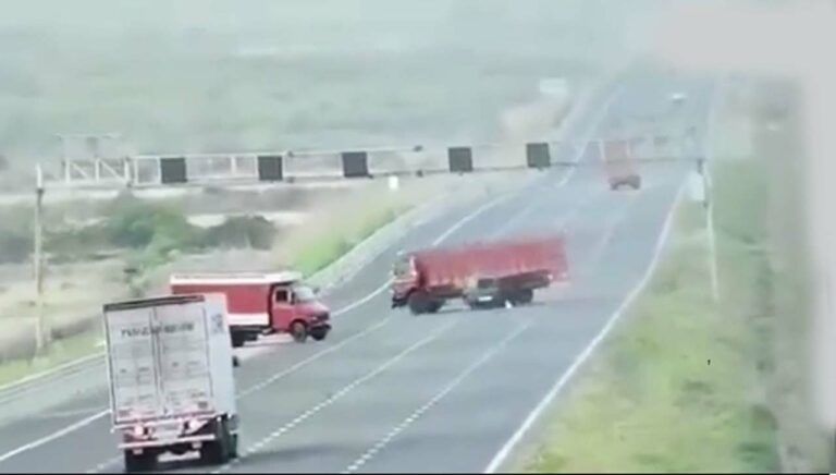 Rajasthan: హైవేపై ట్రక్కు యూటర్న్.. దూసుకెళ్లిన కారు.. ఆరుగురి మృతి