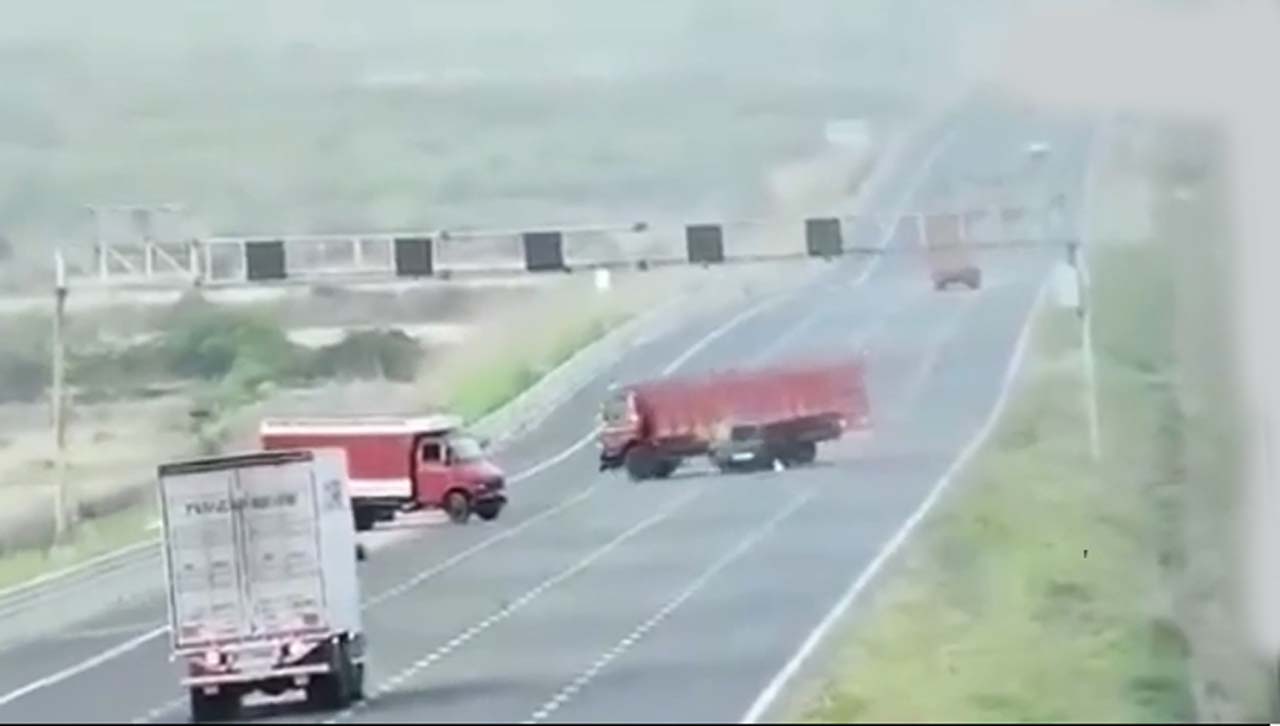 Rajasthan: హైవేపై ట్రక్కు యూటర్న్.. దూసుకెళ్లిన కారు.. ఆరుగురి మృతి