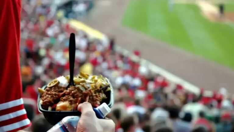 Bengaluru: ఐపీఎల్ మ్యాచ్‌లో పాడైన ఆహారం.. కేఎస్‌సీఏ మేనేజ్‌మెంట్ ఎఫ్‌ఐఆర్