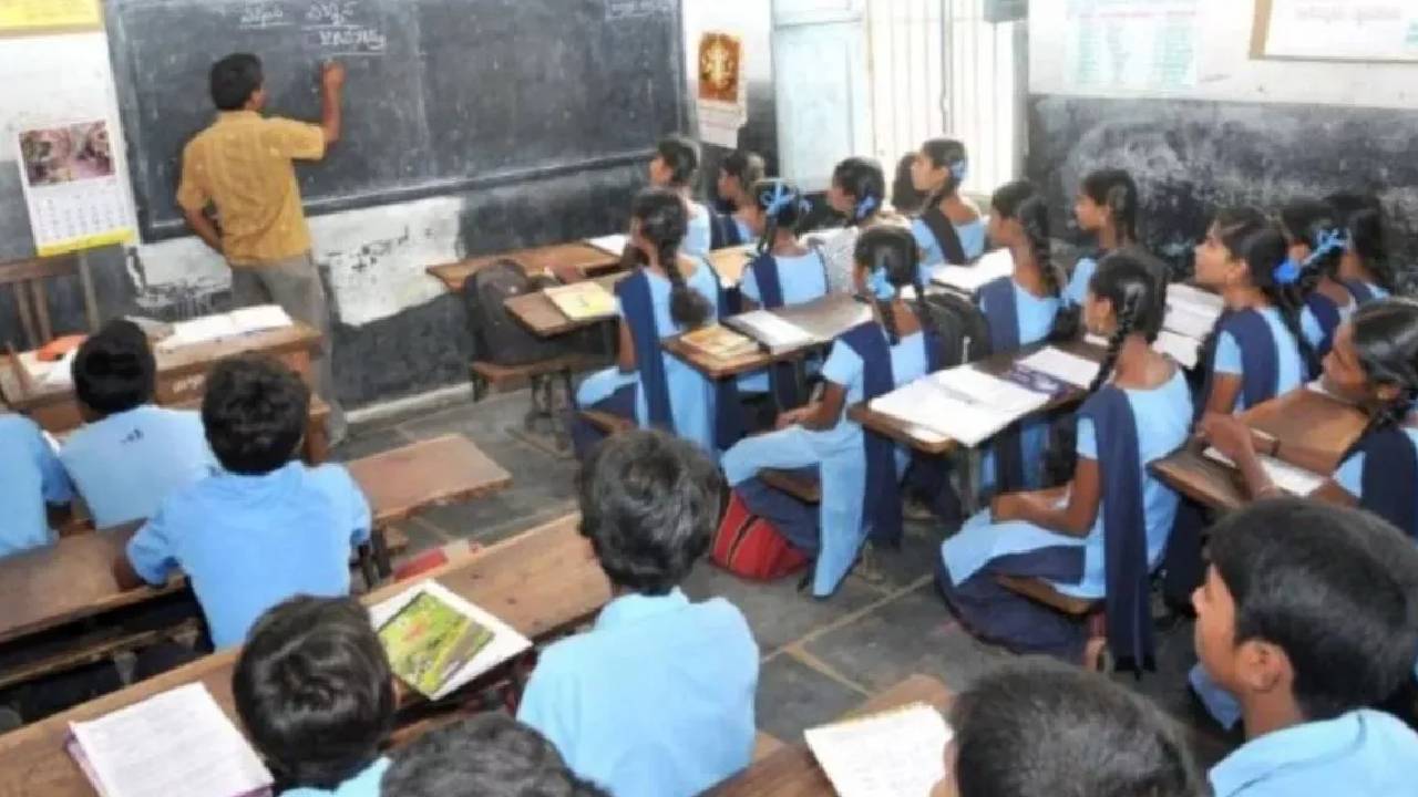 PM Modi: మోడీకి ఓటేయొద్దని విద్యార్థులకు చెబుతున్న ప్రభుత్వ ఉపాధ్యాయుడి అరెస్ట్..