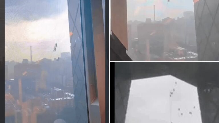 Hanging From Building:  గాలిలో చిక్కుకున్న కార్మికులు.. వీడియో వైరల్..