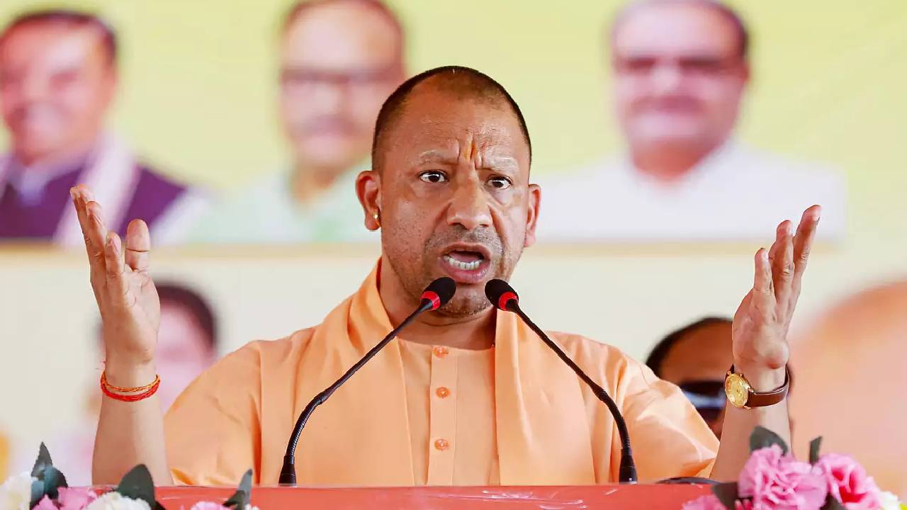 Yogi Adityanath: “సనాతన ధర్మాన్ని” తిట్టడం ప్రతిపక్షాలకు ఫ్యాషన్ అయింది..