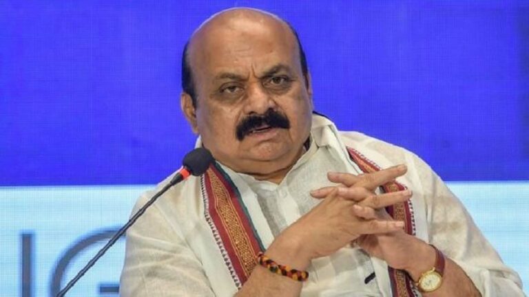 Karnataka: త్వరలో సిద్ధరామయ్య సర్కార్ కూలిపోతుంది.. మాజీ సీఎం వ్యాఖ్య