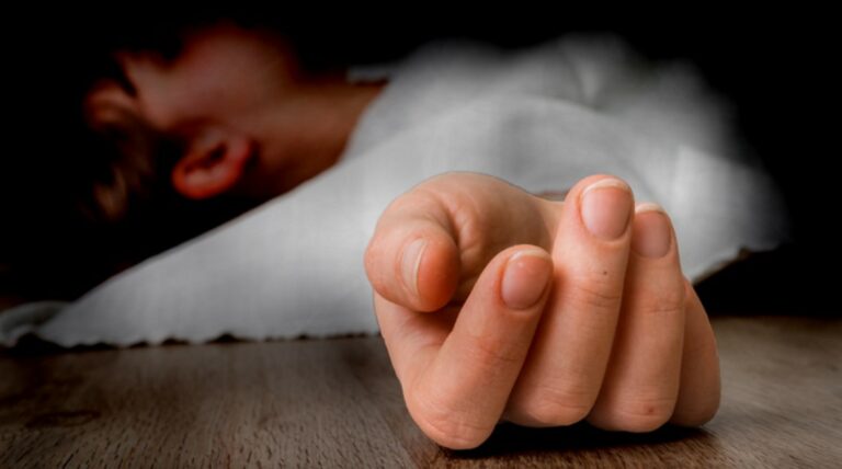 Dry Ice: అయ్యయ్యో.. ఐస్ అనుకోని డ్రై ఐస్ తిని మూడేళ్ల బాలుడు మృతి..