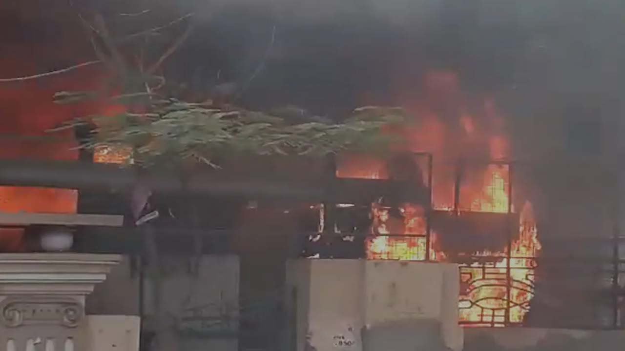 UP fire: ఘజియాబాద్‌లో పేలిన జనరేటర్.. 4 ఫ్లాట్‌లు దగ్ధం