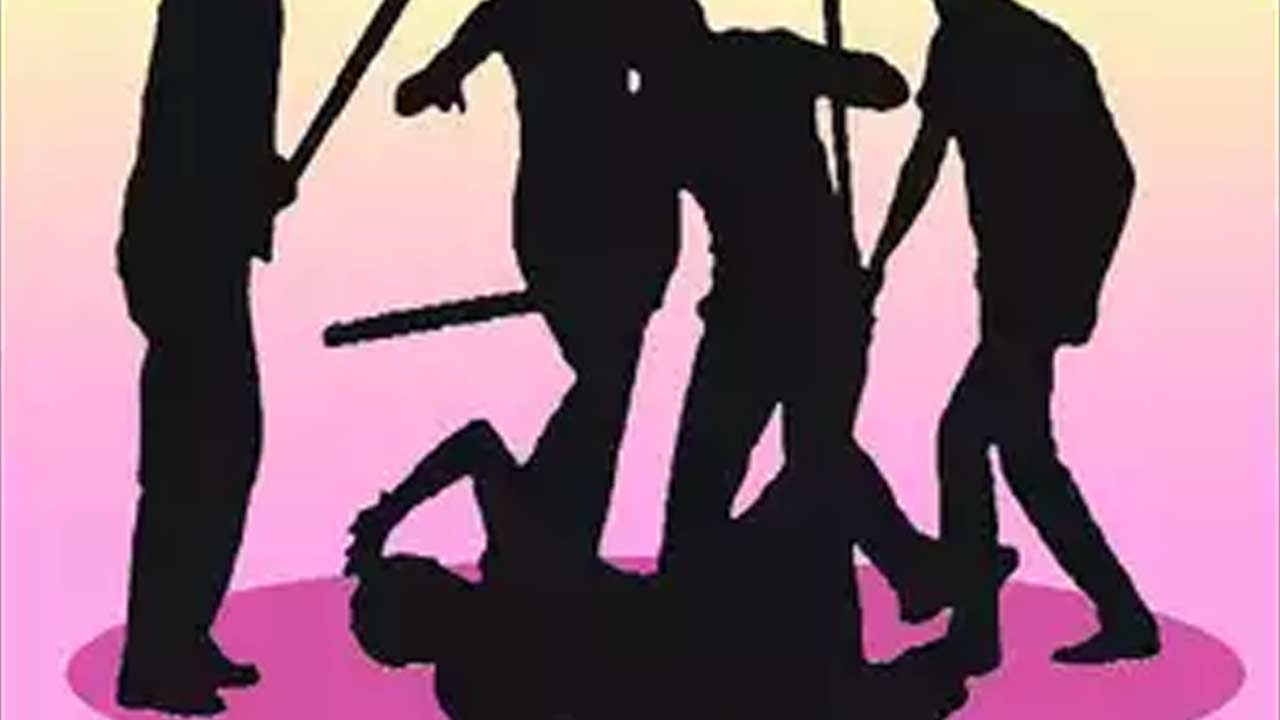 Attack : యువకుడు పై దాడి.. సీసీ కెమెరాలో విజువల్స్