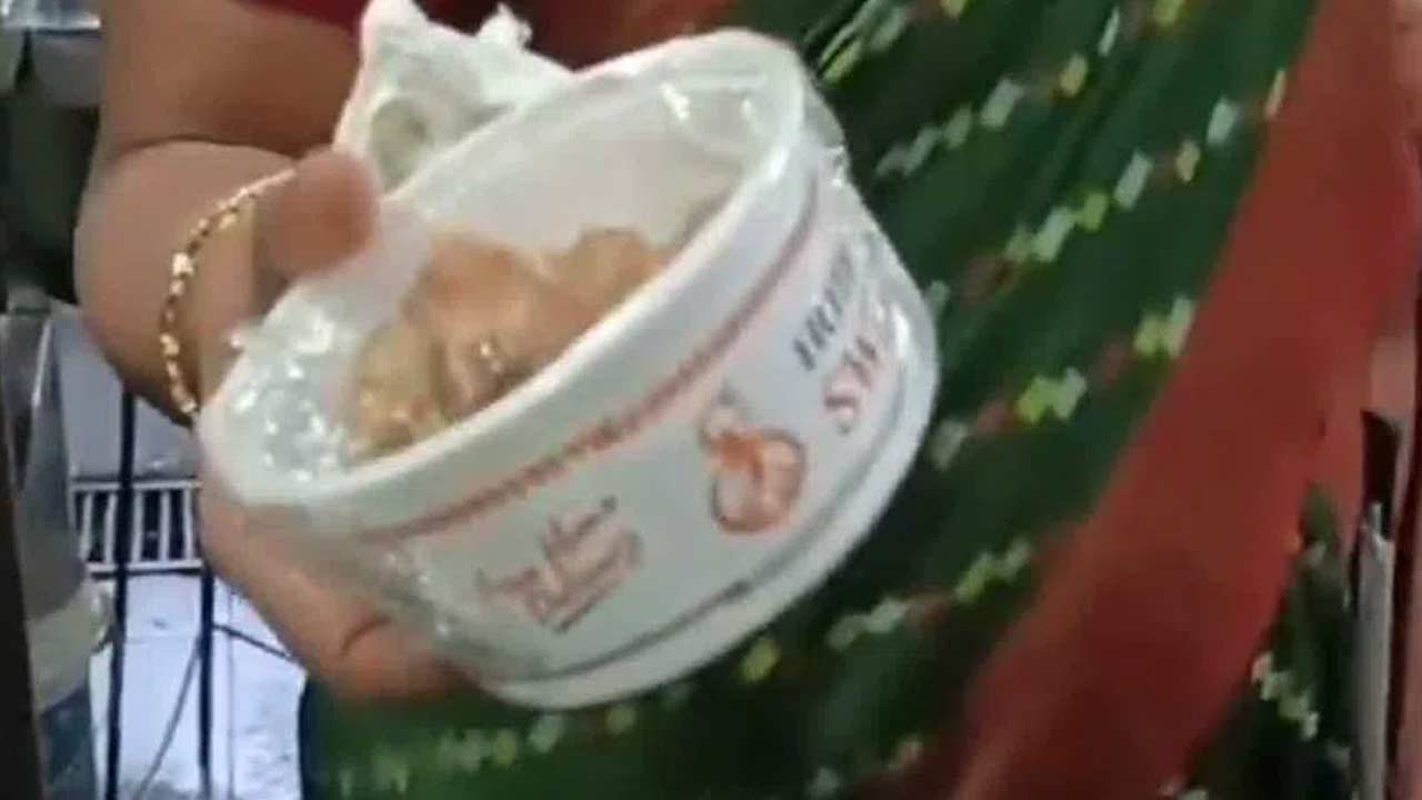 Expired Food : రూ.70,000 విలువైన కాలం చెల్లిన ఆహార పదార్థాలు లభ్యం