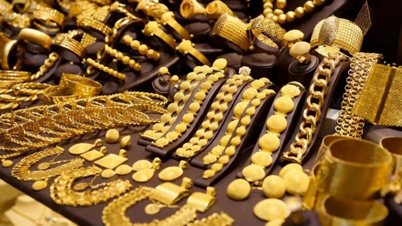 Gold Price Today : స్థిరంగా కొనసాగుతున్న బంగారం, వెండి ధరలు.. ఎంతంటే?