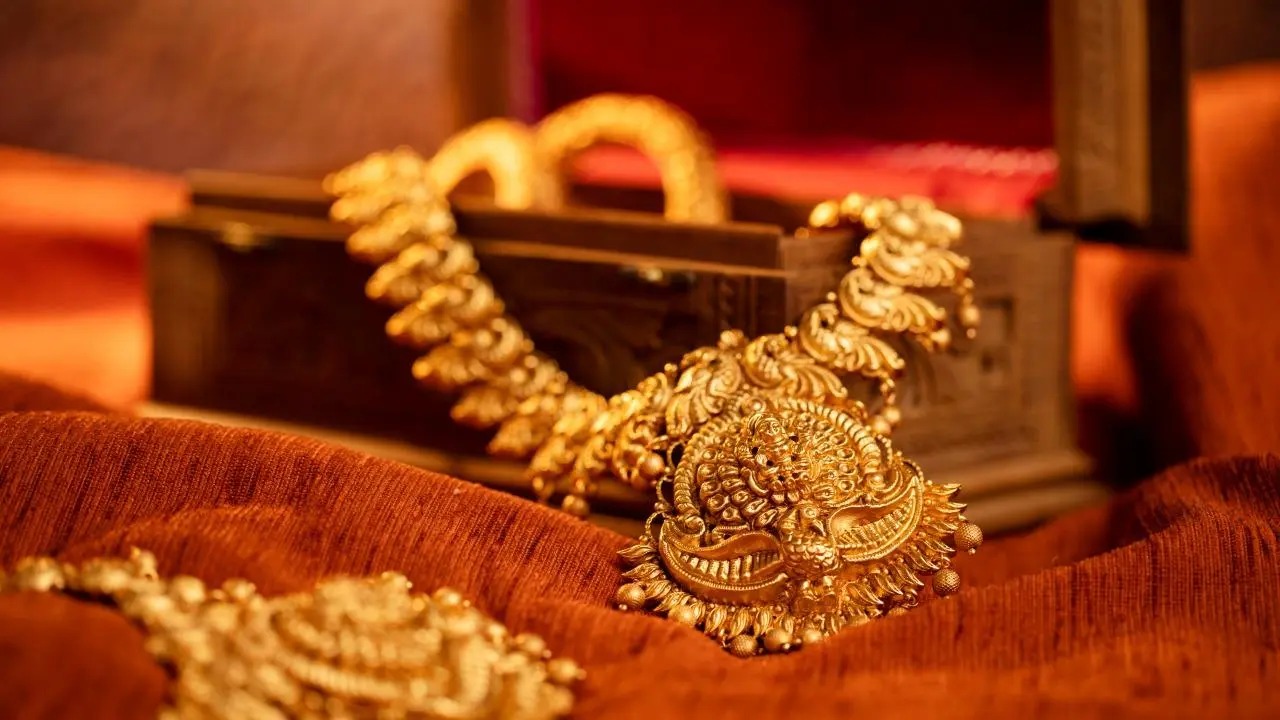 Gold Price Today : దిగొచ్చిన బంగారం, పెరిగిన వెండి ధరలు.. తులం ఎంతంటే?