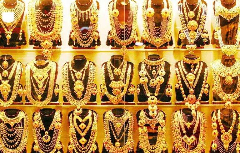 Today Gold Rate: మగువలకు గుడ్ న్యూస్.. తగ్గిన బంగారం ధరలు..