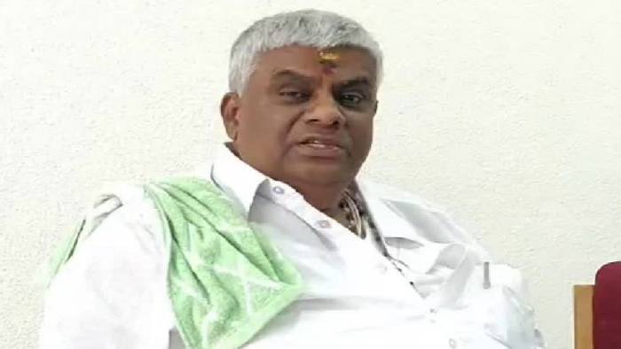 Karnataka s*x scandal: సెక్స్ టేపుల వ్యవహారంలో రేవణ్ణకి షాక్.. అరెస్ట్ నుంచి రక్షణకు కోర్టు నిరాకరణ..