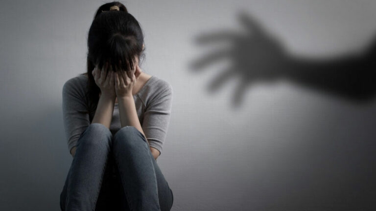 Quthbullapur: పారిశుధ్య కార్మికురాలిని లైంగికంగా వేధిస్తున్న మున్సిపల్ శానిటేషన్ ఫీల్డ్ అసిస్టెంట్..