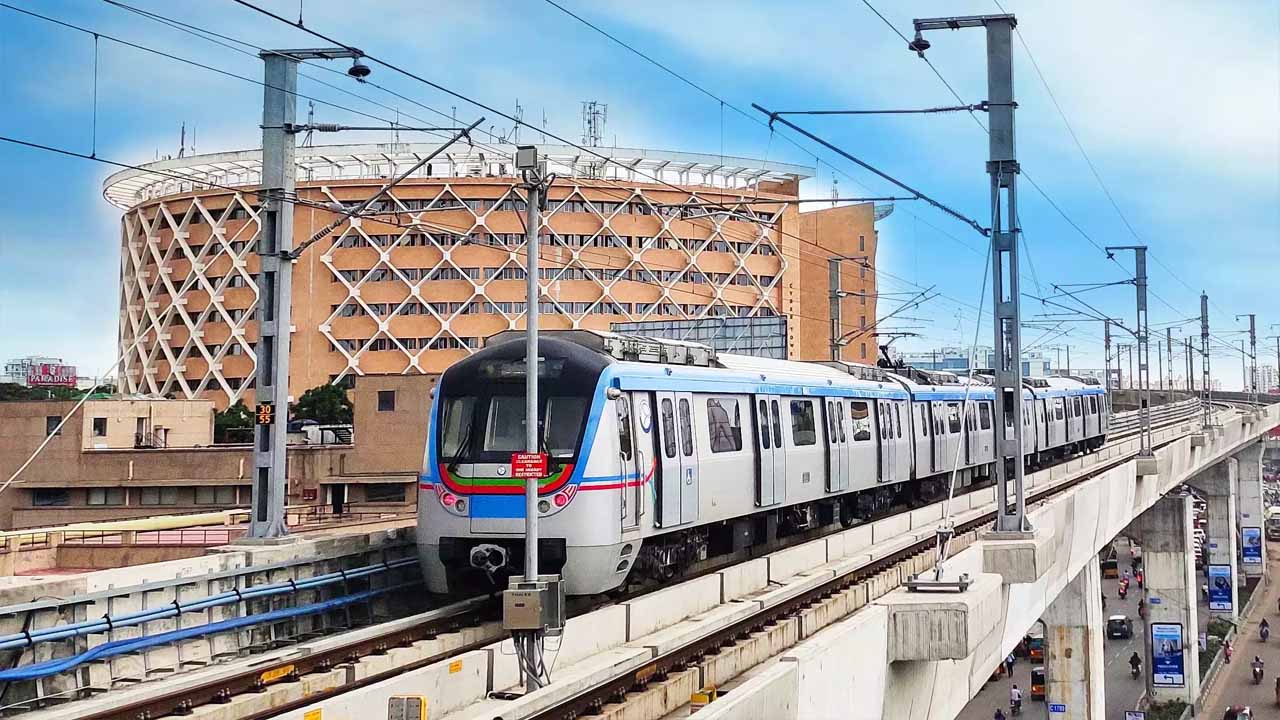 HYD Metro: హైదరాబాద్ మెట్రో ప్రయాణికులకు బిగ్ అలర్ట్.. మెట్రో సమయాల్లో మార్పులు