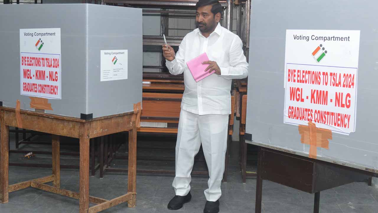 Jagadish Reddy: సూర్యాపేటలో ఓటు వేసిన మాజీ మంత్రి జగదీశ్‌రెడ్డి