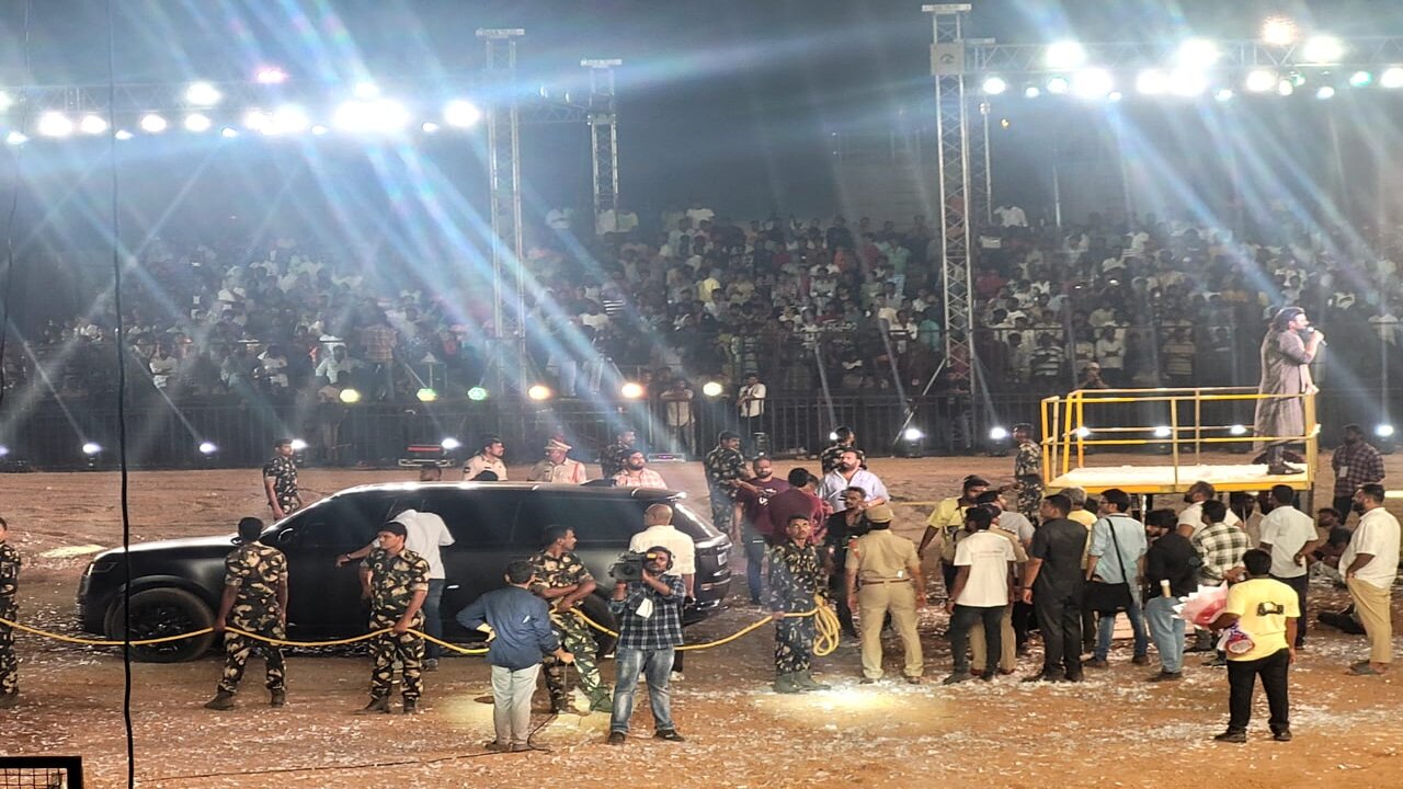 Prabhas : ప్రభాస్ కి పోలీసుల హై సెక్యూరిటీ.. చూస్తే షాక్ అవ్వాల్సిందే..