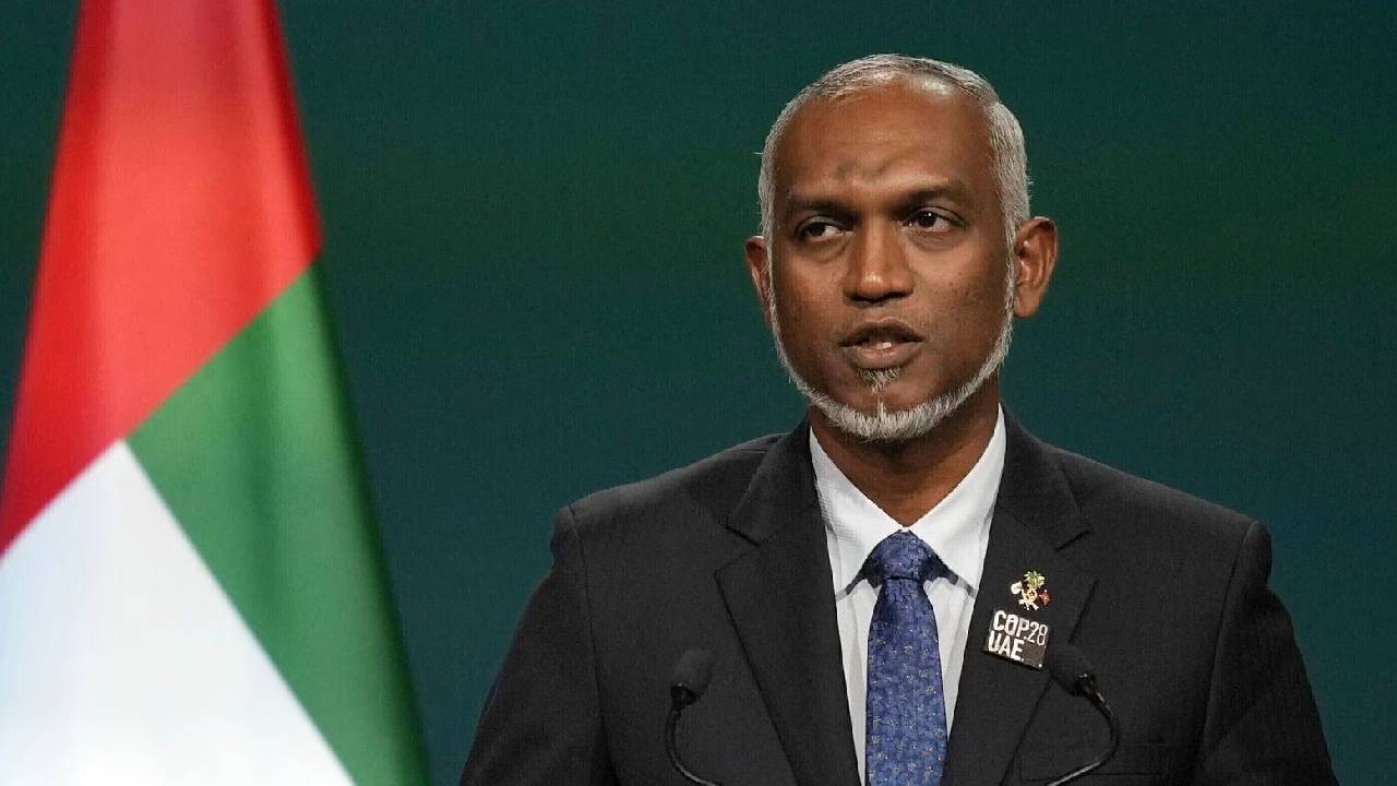 Maldives: భారత్ ఇచ్చిన విమానాలను మా పైలట్లు నడపలేరు.. మాల్దీవుల రక్షణ మంత్రి కామెంట్స్..