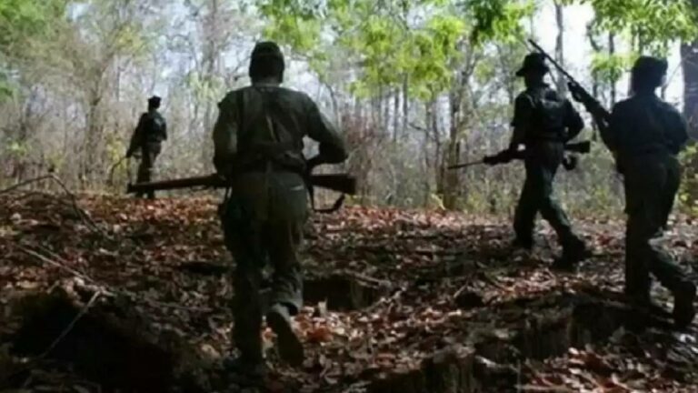 Maoists: మావోయిస్టుల ఘాతుకం.. ఇన్‌ఫార్మర్ అనే అనుమానంతో వ్యక్తి హత్య