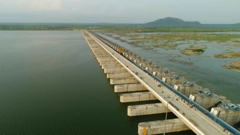 Medigadda: మేడిగడ్డ లక్ష్మీ బ్యారేజ్‌కు పెరుగుతున్న వరద