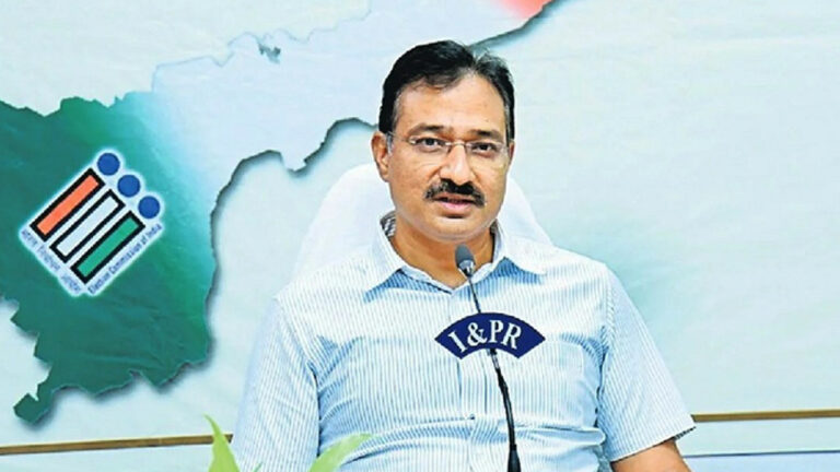 MK Meena: ఉచిత ఇసుక అమలులో జిల్లా కలెక్టర్లు రోజువారీ సమీక్షించండి..