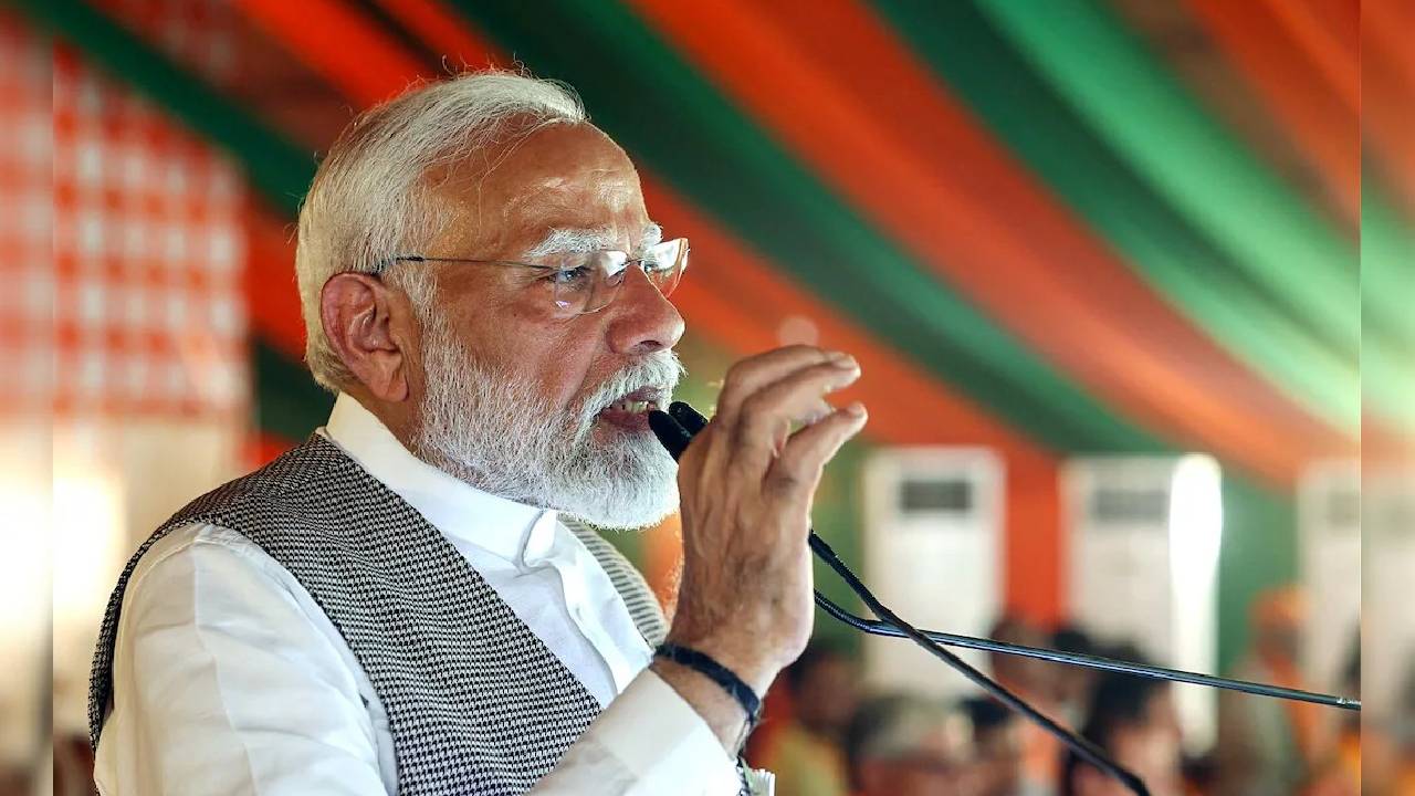 PM Modi: కాంగ్రెస్ అధికారం కోసం ఎంతకైనా తెగిస్తుంది.. వక్ఫ్ బోర్డుకు ఆస్తుల అప్పగింతపై ప్రధాని ఫైర్..