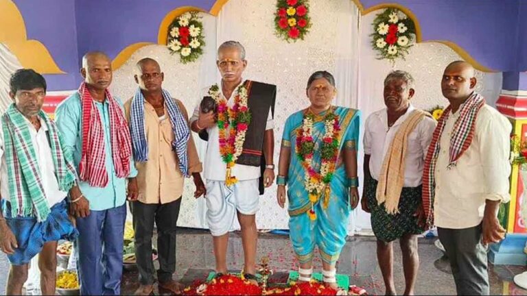 Viral : తల్లిదండ్రులకు గుడి కట్టిన కొడుకులు