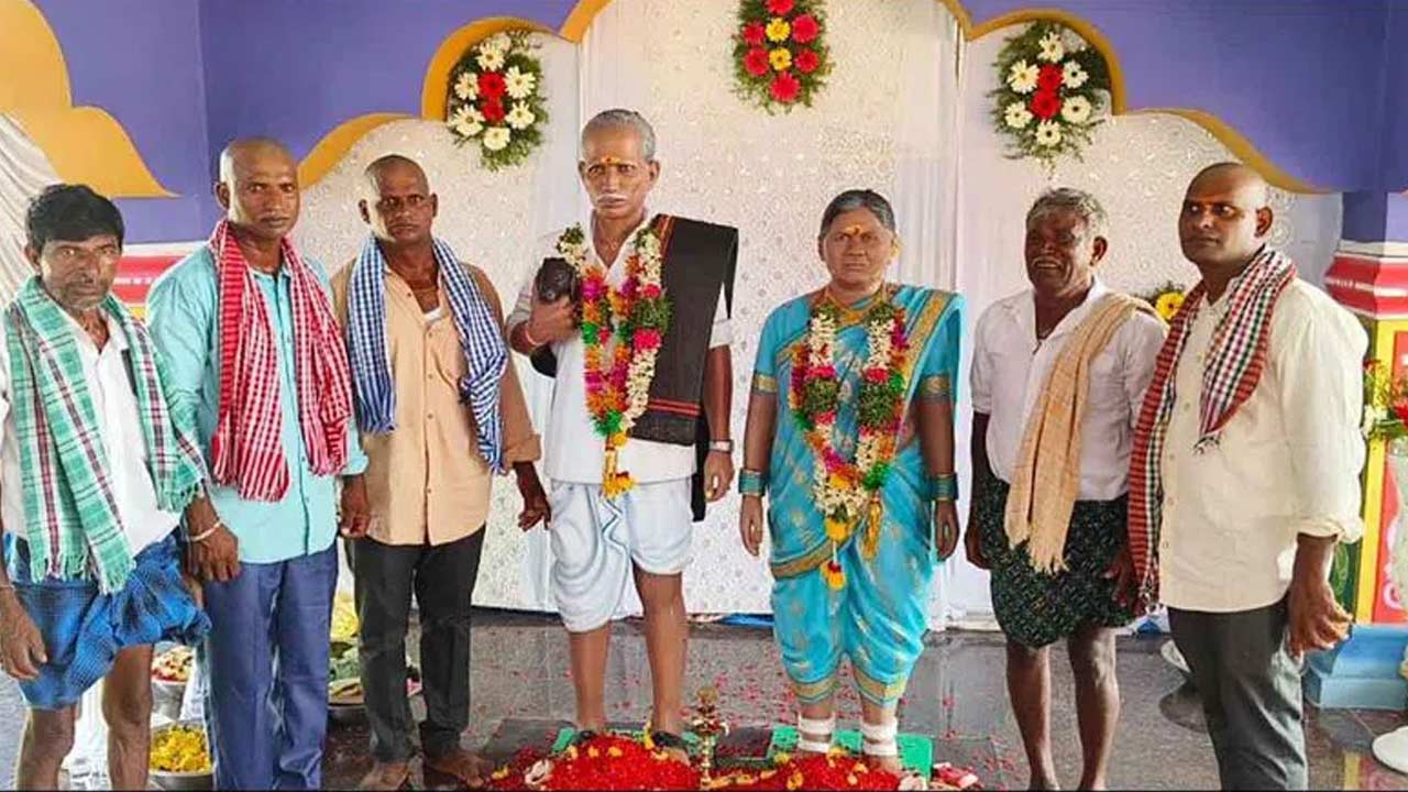 Viral : తల్లిదండ్రులకు గుడి కట్టిన కొడుకులు