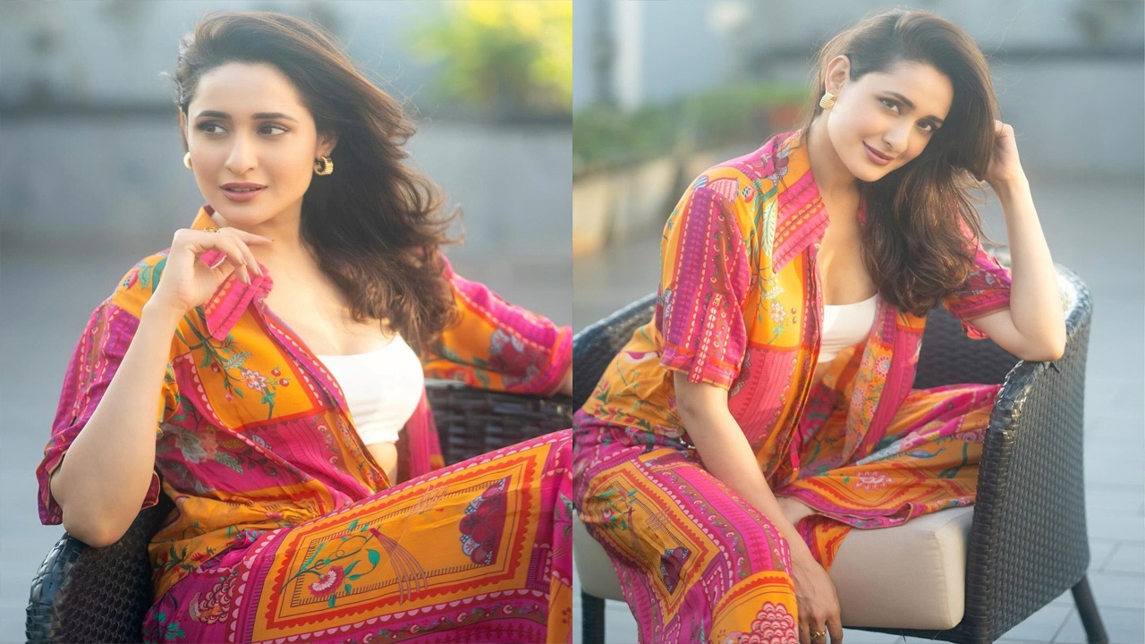 Pragya Jaiswal: అందానికి ఆధార కార్డుల మెరిసిపోతున్న అఖండ హీరోయిన్….