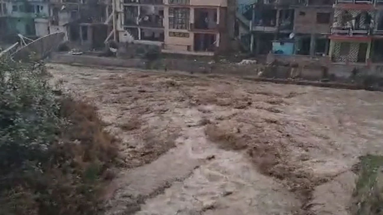 Uttarakhand: ఉత్తరాఖండ్‌లో భారీ వర్షాలు.. చార్‌ధామ్‌ యాత్రకు ఇక్కట్లు