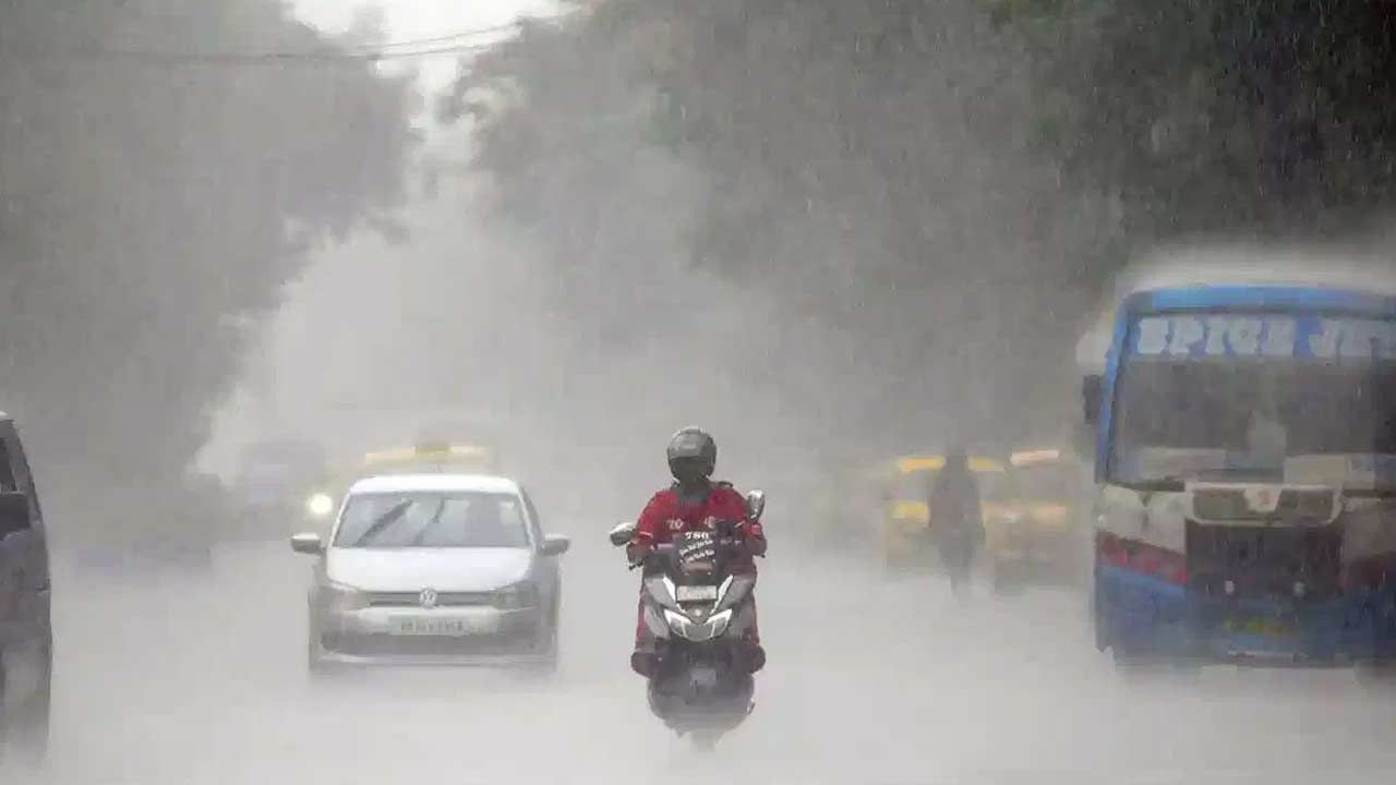 Rain Alert: బంగ్లాదేశ్‌ను ఆనుకుని అల్పపీడనం.. ఈ రాష్ట్రాల్లో భారీ నుంచి అతి భారీ వర్షాలు..!