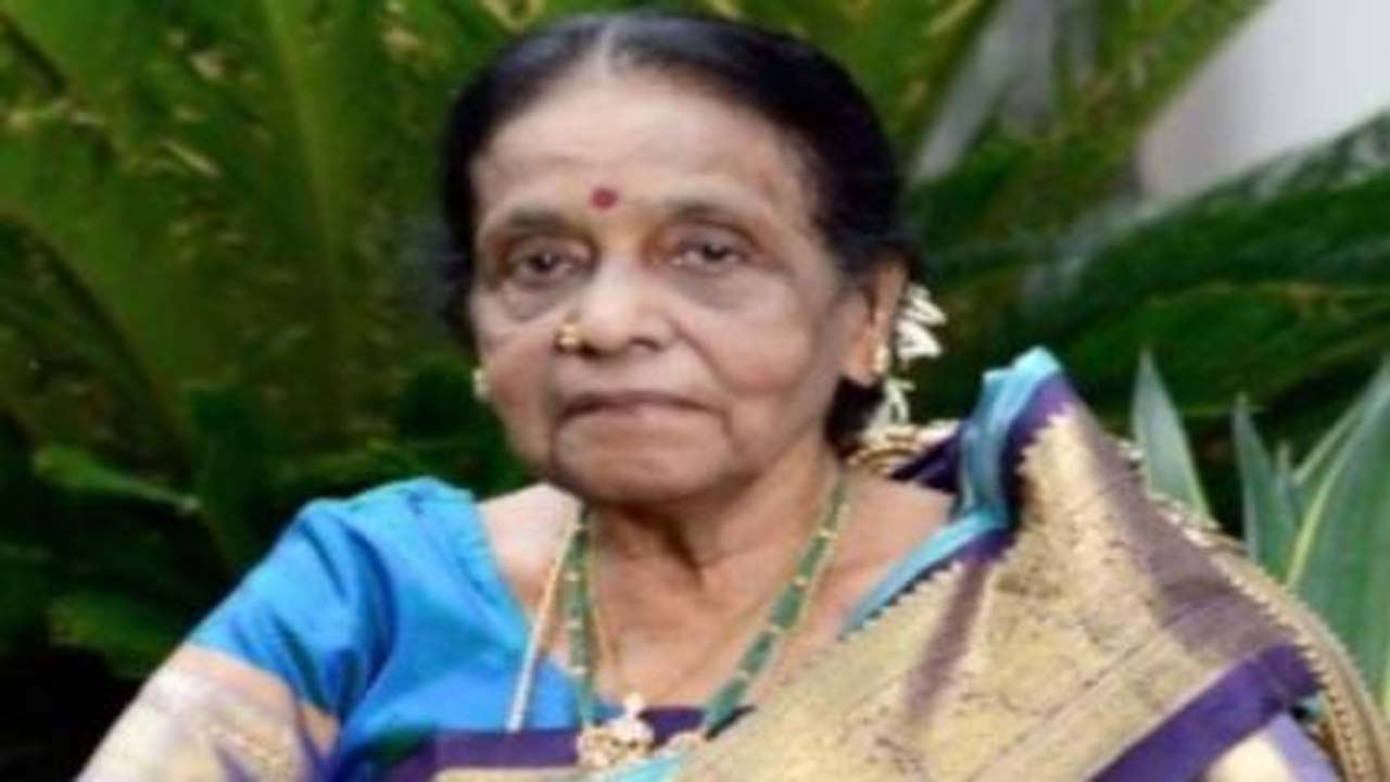 Laxmi Bai: మాజీ కేంద్ర మంత్రి శివ శంకర్‌ భార్య కన్నుమూత