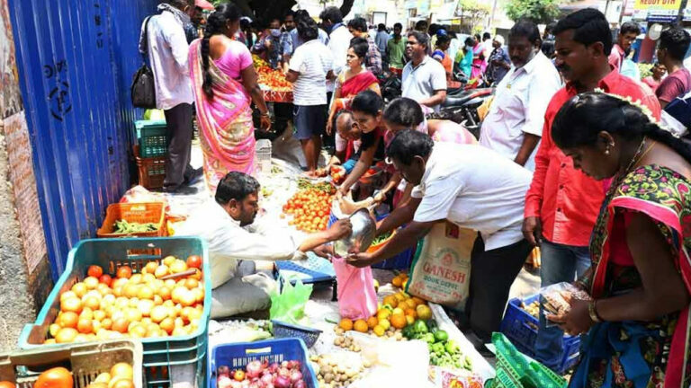 Vegetable Prices: వామ్మో ఒక్కసారిగా పెరిగిన కూరగాయల ధరలు.. జంకుతున్న సామాన్యులు..!