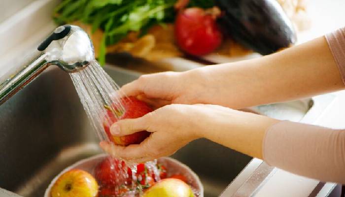 Washing Fruits: పండ్లపై ఉండే రసాయణాలు తొలగాలంటే ఇలా చేయండి..