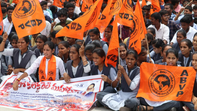 ABVP: డైరెక్టర్ స్కూల్ ఎడ్యుకేషన్ ఆఫీస్ దగ్గర ఏబీవీపీ ఆందోళన..