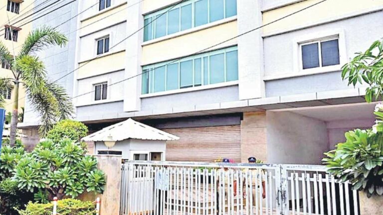 APMDC Office: తెరుచుకున్న ఏపీఎండీసీ, మైనింగ్ డైరెక్టర్ కార్యాలయాలు!