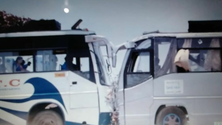 Road Accident : జర్నీ సినిమా సీన్ రిపీట్.. రెండు బస్సులు ఢీ.. ముగ్గురు మృతి, 30 మందికి గాయాలు..
