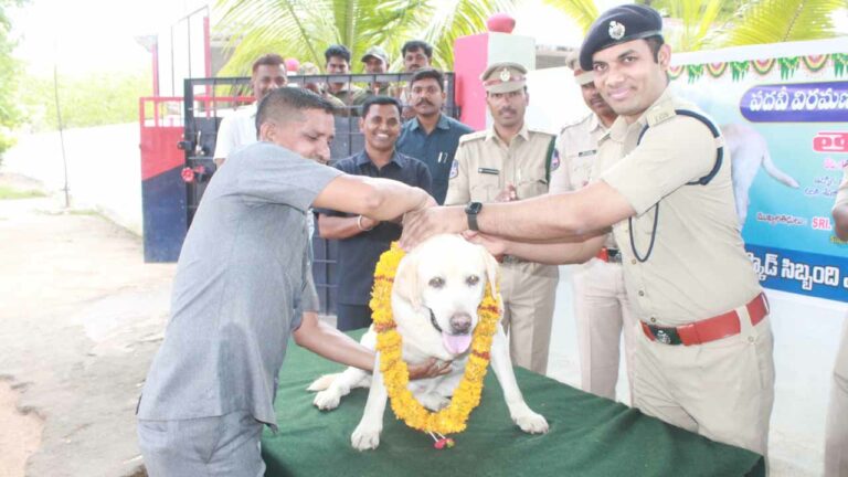 Adilabad: పోలీసు జాగిలం పదవీ విరమణ.. ఎమోషనల్‌ అయిన అధికారులు
