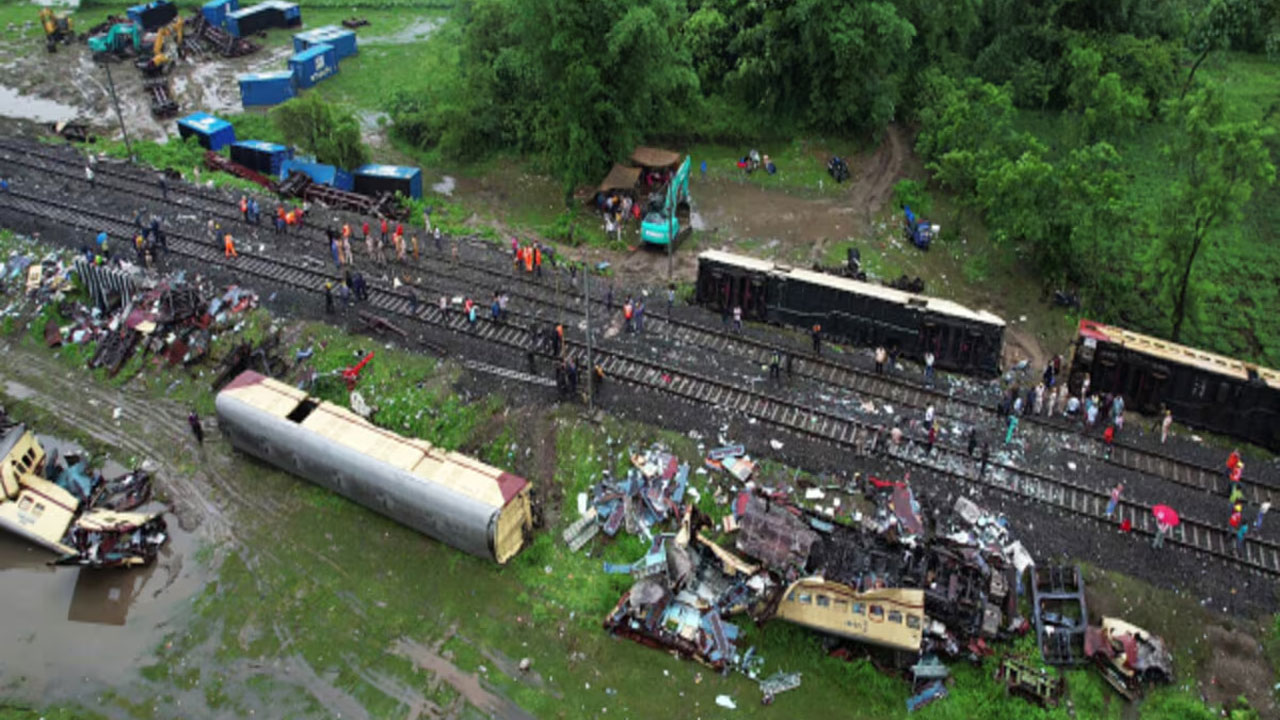 Congress: బెంగాల్ రైలు ప్రమాద ఘటన.. బీజేపీపై కాంగ్రెస్ 7 ప్రశ్నలు