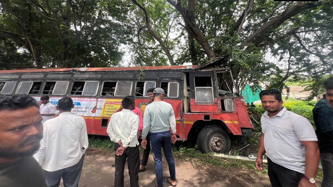 Pune: చెట్టును ఢీకొన్న ఆర్డీసీ బస్సు.. 25 మందికి గాయాలు