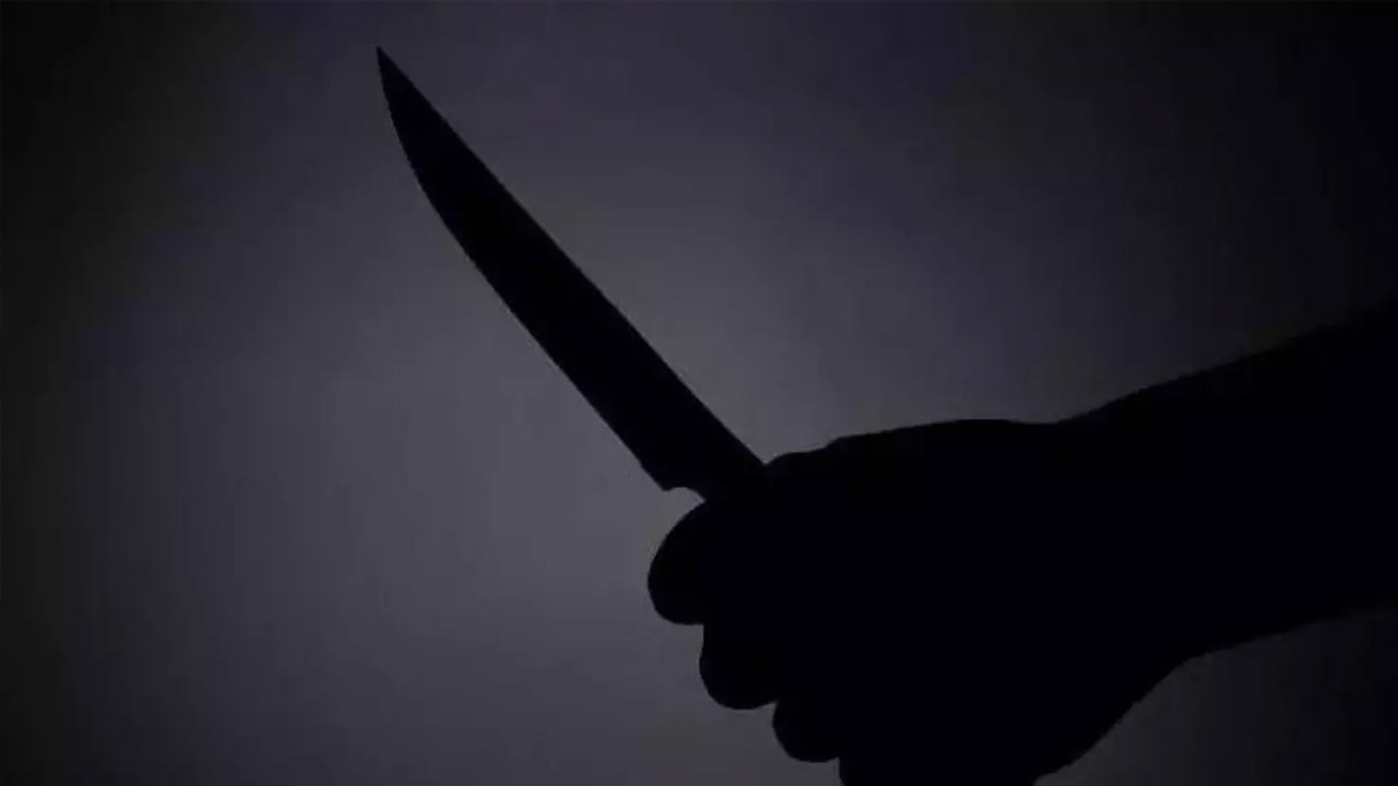 Crime News: భార్యభర్తల మధ్య గొడవ.. అడ్డొచ్చిన కొడుకుపై కత్తితో దాడి