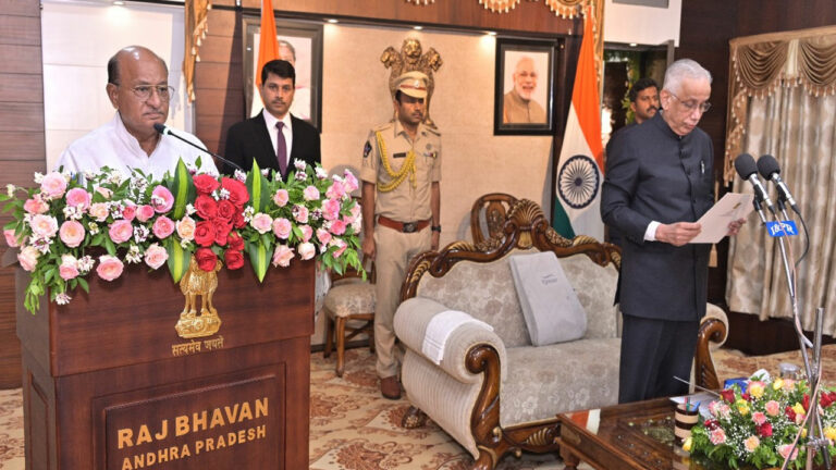 Gorantla Butchaiah Chowdary: ప్రొటెం స్పీకర్‌గా బుచ్చయ్య చౌదరి ప్రమాణ స్వీకారం