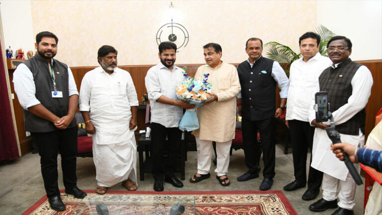 CM Revanth Reddy: కేంద్ర మంత్రి నితిన్‌ గడ్కరీతో సీఎం రేవంత్ రెడ్డి భేటీ.. పలు కీలకాంశాలపై చర్చ