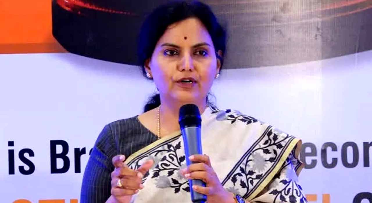CS Shanti kumari: వరద నీరు చేరకుండా చర్యలు తీసుకోండి.. అధికారులకు సీఎస్‌ ఆదేశం