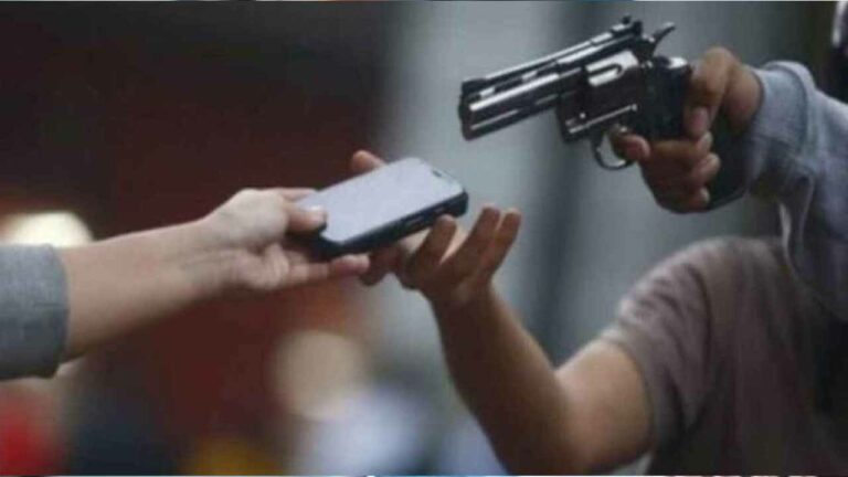 Cell Phone Snatching: చిలకలగూడలో సెల్ ఫోన్ స్నాచింగ్ ముఠాపై పోలీసులు ఫైర్‌..!