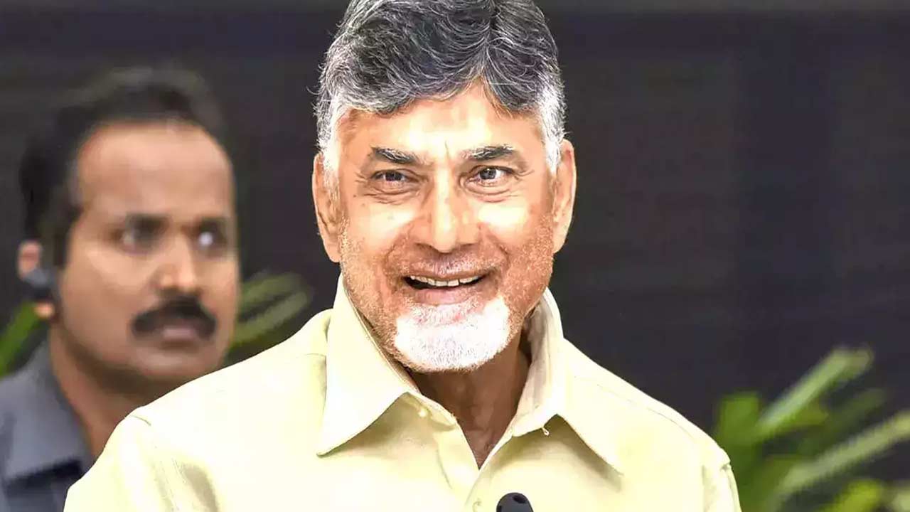 Chandrababu: విద్యా కానుక కిట్లను త్వరగా పంపిణీ చేయాలి.. అధికారులకు సీఎం చంద్రబాబు ఆదేశం